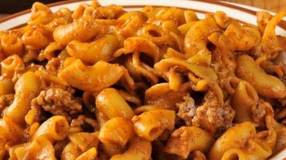 Macaroni with sauce and hamburger in a white dish