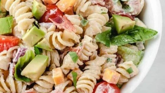 pasta salad with vegetables and bacon