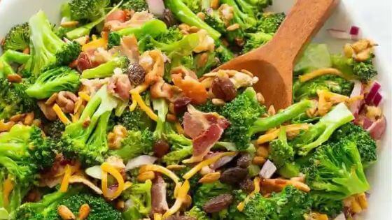 Salad with broccoli meat and cheese