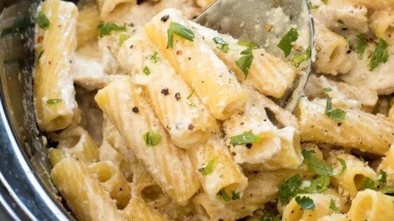Chicken alfredo in slow cooker