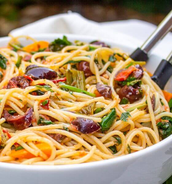 Mediterranean Spaghetti in white dish