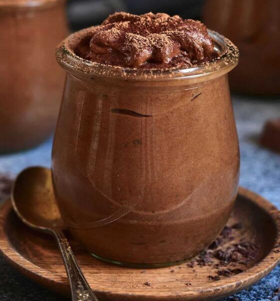 Gingerbread mousse in glass dish